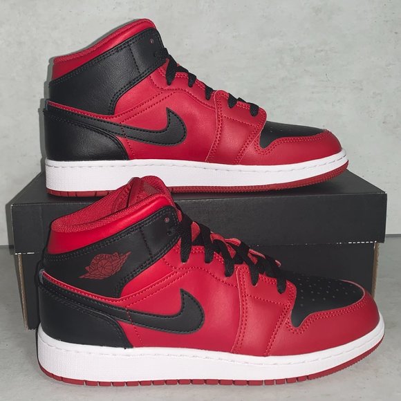 Air Jordan 1 Mid Reverse Bred 2022 GS 7Y/ 8.5US - Picture 1 of 6